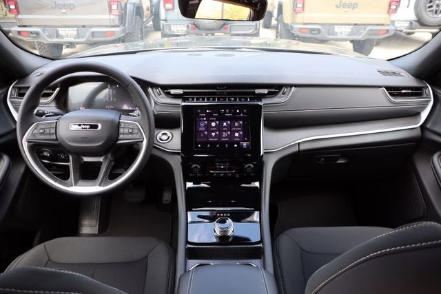 2026 Jeep Grand Cherokee Laredo