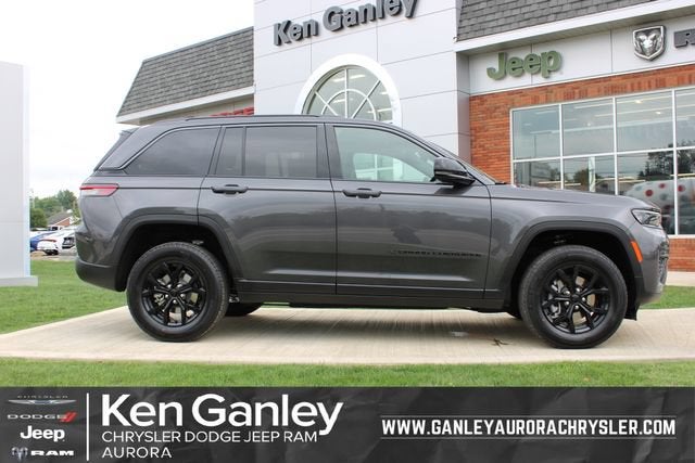 2026 Jeep Grand Cherokee Laredo Altitude