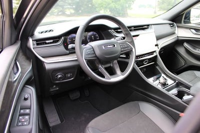 2026 Jeep Grand Cherokee Laredo Altitude