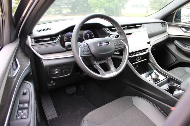 2026 Jeep Grand Cherokee Laredo Altitude