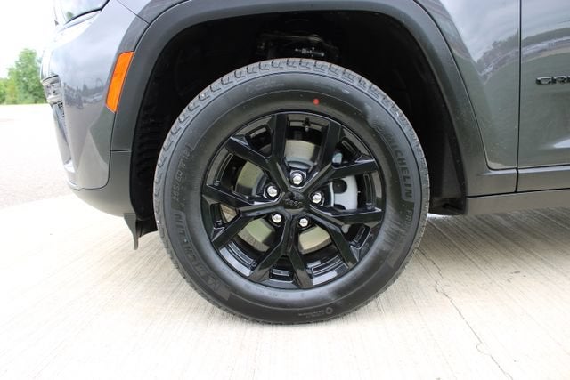 2026 Jeep Grand Cherokee Laredo Altitude