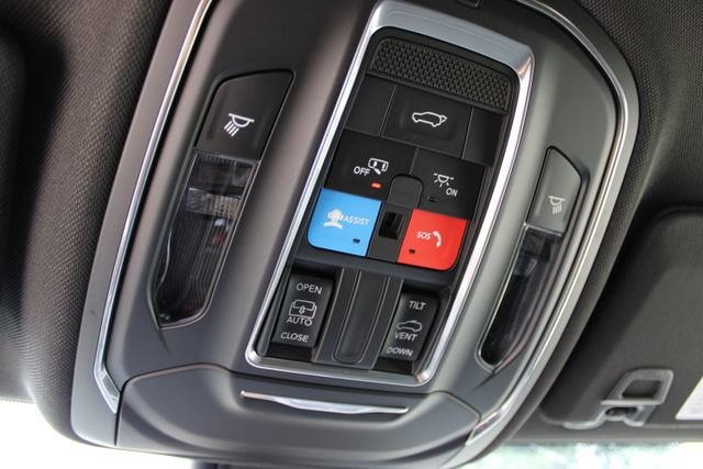 2026 Jeep Grand Cherokee Laredo Altitude