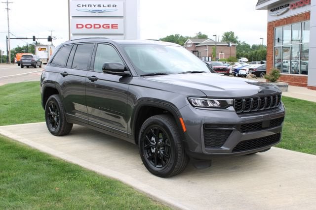 2026 Jeep Grand Cherokee Laredo Altitude