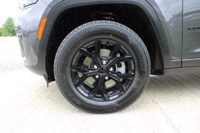 2026 Jeep Grand Cherokee Laredo Altitude