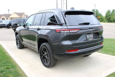 2026 Jeep Grand Cherokee Laredo Altitude
