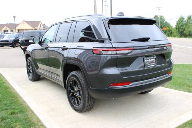 2026 Jeep Grand Cherokee Laredo Altitude