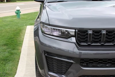 2026 Jeep Grand Cherokee Laredo Altitude