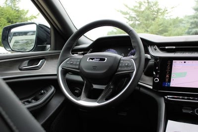 2026 Jeep Grand Cherokee Laredo Altitude