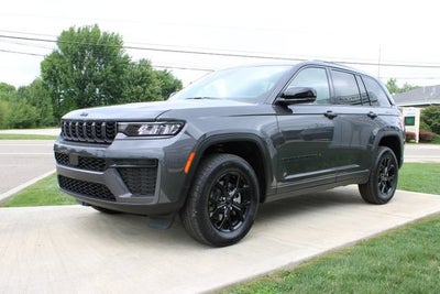 2026 Jeep Grand Cherokee Laredo Altitude