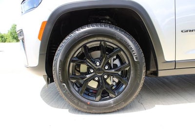 2026 Jeep Grand Cherokee Laredo Altitude