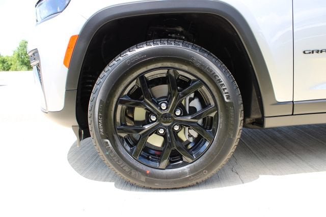2026 Jeep Grand Cherokee Laredo Altitude