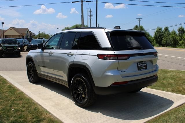 2026 Jeep Grand Cherokee Laredo Altitude