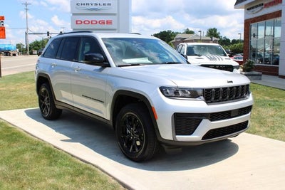 2026 Jeep Grand Cherokee Laredo Altitude