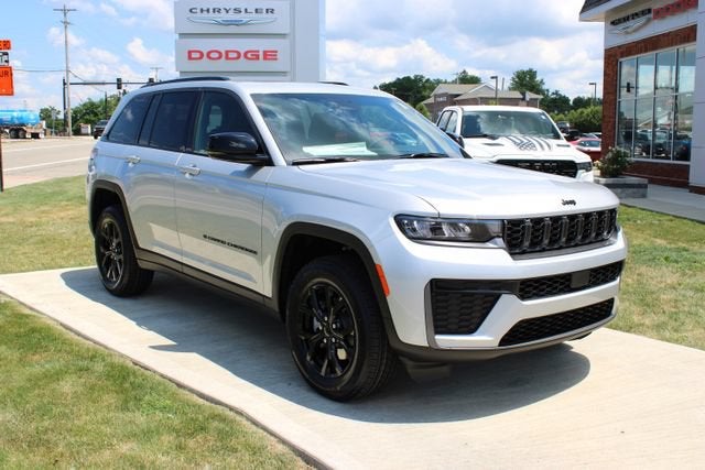 2026 Jeep Grand Cherokee Laredo Altitude