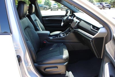 2026 Jeep Grand Cherokee Laredo Altitude