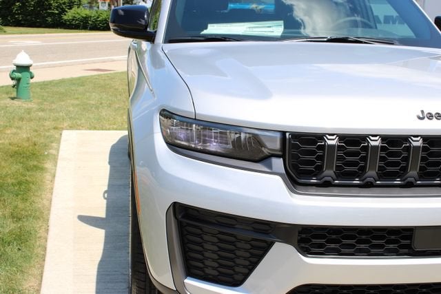 2026 Jeep Grand Cherokee Laredo Altitude