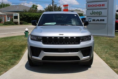 2026 Jeep Grand Cherokee Laredo Altitude