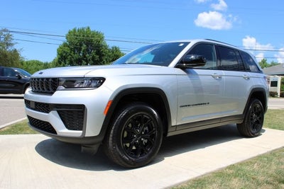 2026 Jeep Grand Cherokee Laredo Altitude