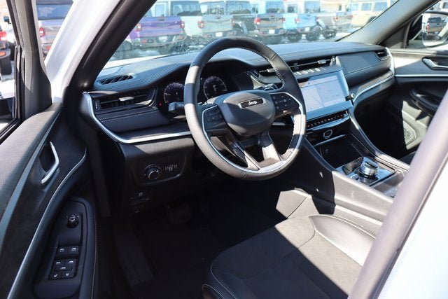 2026 Jeep Grand Cherokee Laredo Altitude