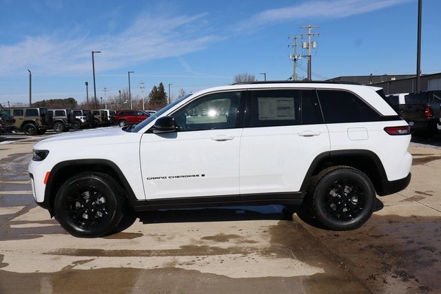 2026 Jeep Grand Cherokee Laredo Altitude