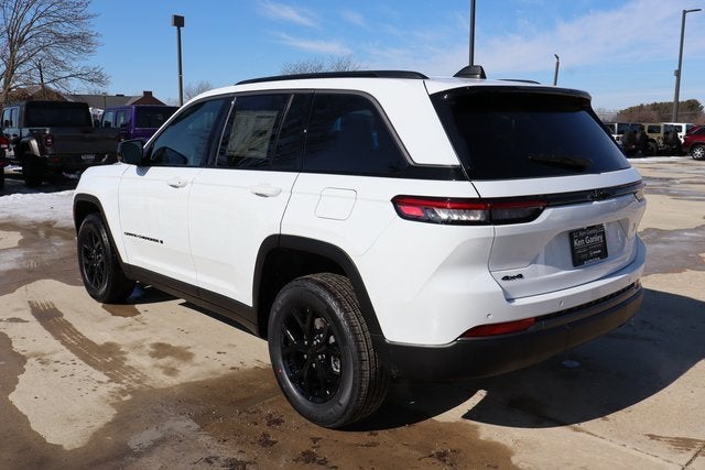 2026 Jeep Grand Cherokee Laredo Altitude