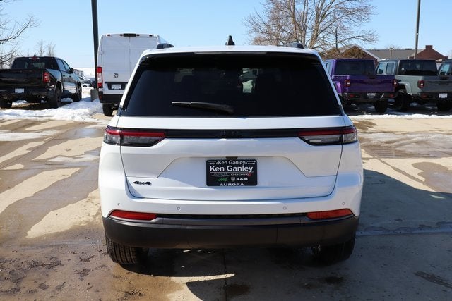 2026 Jeep Grand Cherokee Laredo Altitude