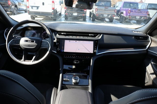 2026 Jeep Grand Cherokee Laredo Altitude