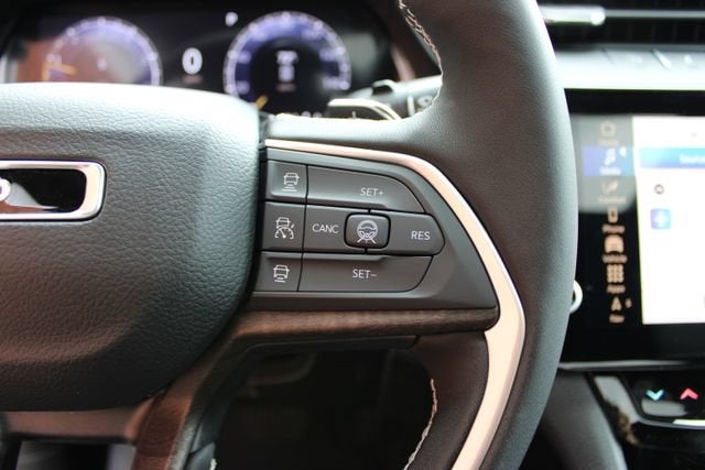 2026 Jeep Grand Cherokee Laredo Altitude