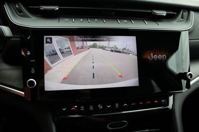 2026 Jeep Grand Cherokee Laredo Altitude