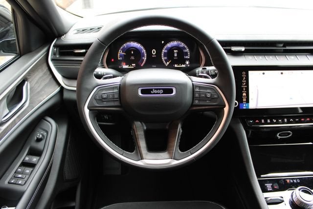 2026 Jeep Grand Cherokee Laredo Altitude