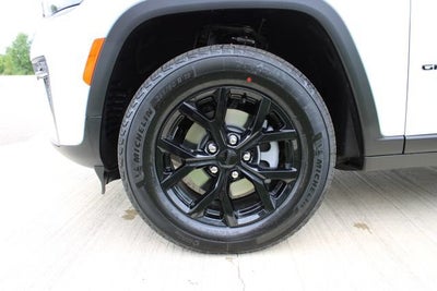 2026 Jeep Grand Cherokee Laredo Altitude