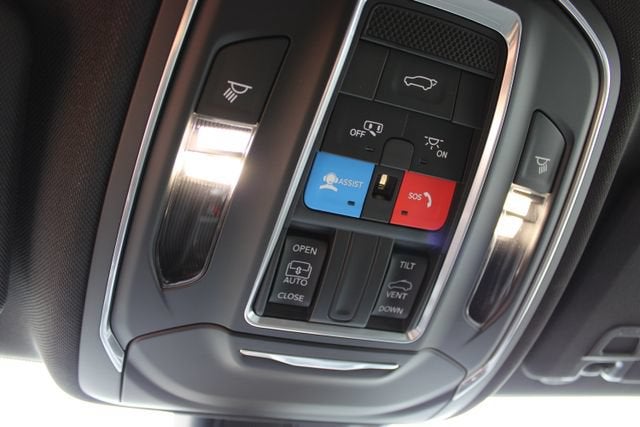 2026 Jeep Grand Cherokee Laredo Altitude