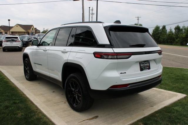 2026 Jeep Grand Cherokee Laredo Altitude