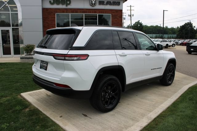 2026 Jeep Grand Cherokee Laredo Altitude