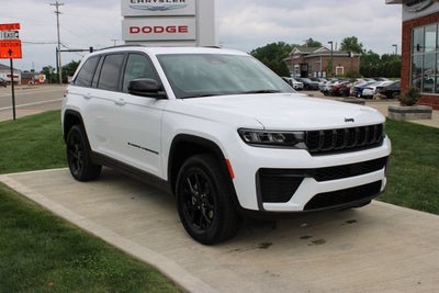 2026 Jeep Grand Cherokee Laredo Altitude