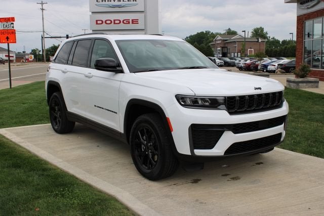 2026 Jeep Grand Cherokee Laredo Altitude