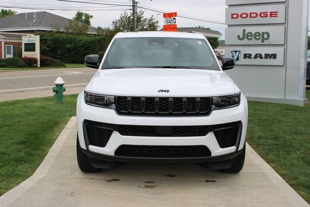 2026 Jeep Grand Cherokee Laredo Altitude