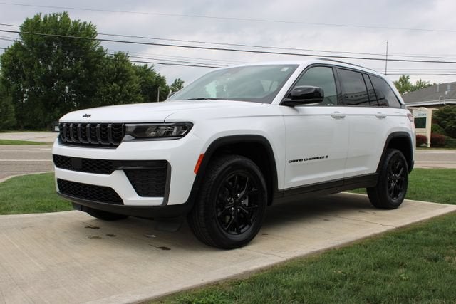 2026 Jeep Grand Cherokee Laredo Altitude
