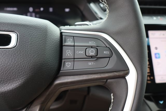 2026 Jeep Grand Cherokee Laredo Altitude