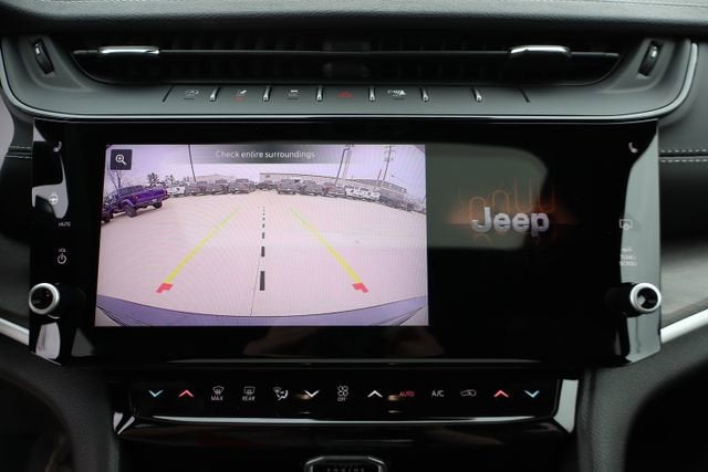 2026 Jeep Grand Cherokee Laredo Altitude