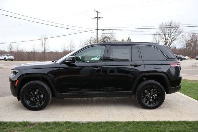 2026 Jeep Grand Cherokee Laredo Altitude