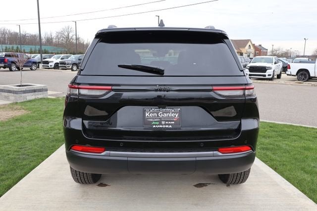 2026 Jeep Grand Cherokee Laredo Altitude