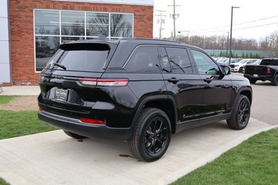 2026 Jeep Grand Cherokee Laredo Altitude