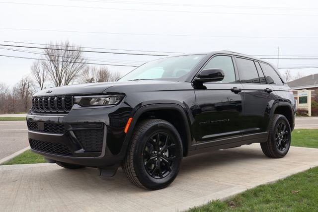 2026 Jeep Grand Cherokee Laredo Altitude