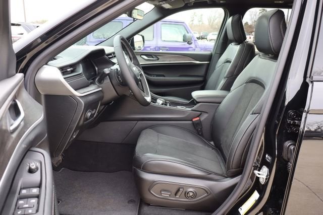 2026 Jeep Grand Cherokee Laredo Altitude