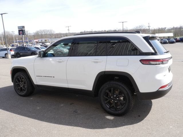 2026 Jeep Grand Cherokee Laredo Altitude