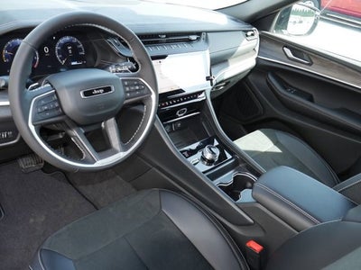 2026 Jeep Grand Cherokee Laredo Altitude