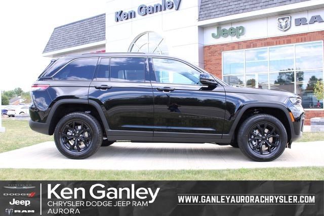 2026 Jeep Grand Cherokee Laredo Altitude