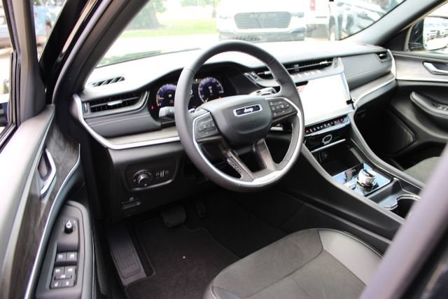 2026 Jeep Grand Cherokee Laredo Altitude