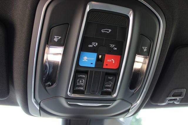 2026 Jeep Grand Cherokee Laredo Altitude